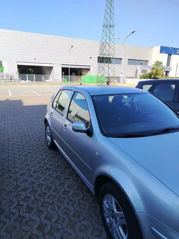 Usata VW Golf IV Highline 105 CV (77 kW) 2002 Berlina