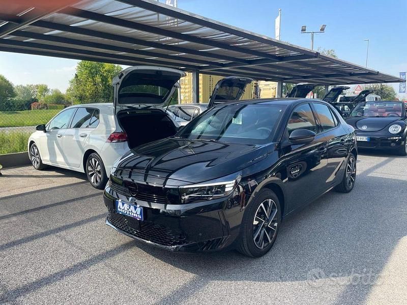 Usata Opel Corsa 101 CV (74 kW) 2024 Argento Berlina