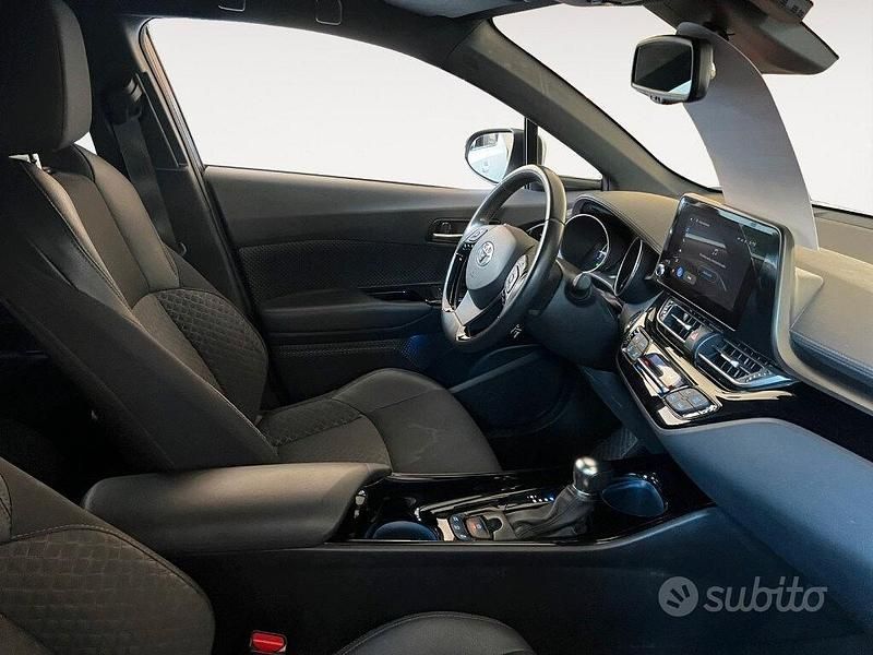 Usata Toyota C-HR 183 CV (134 kW) 2022 Bianco SUV