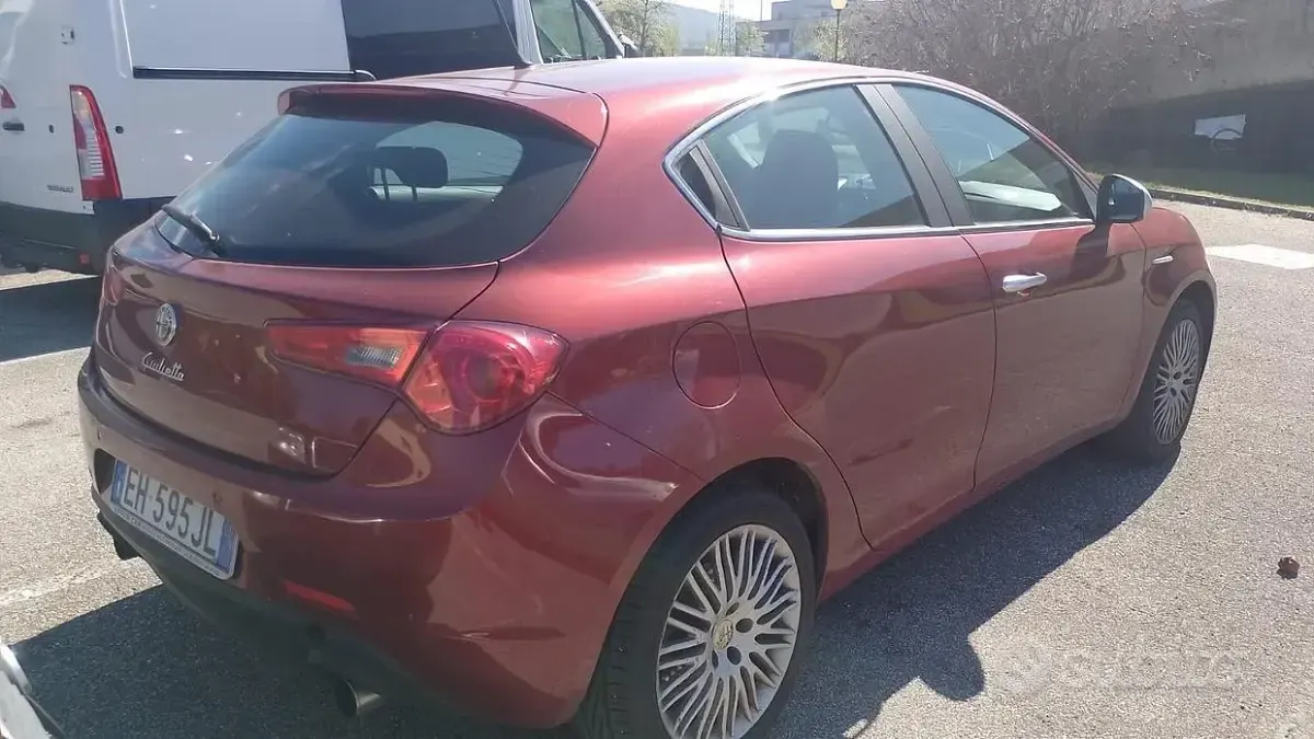 Usata Alfa Romeo Giulietta 140 CV (102 kW) 2011 Rosso Utilitaria
