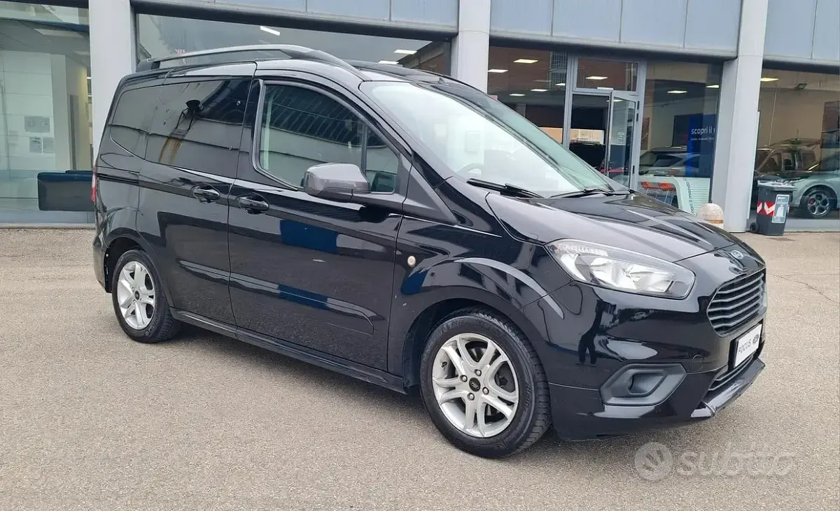 Usata Ford Tourneo Courier S 101 CV (74 kW) 2019 Nero Monovolume