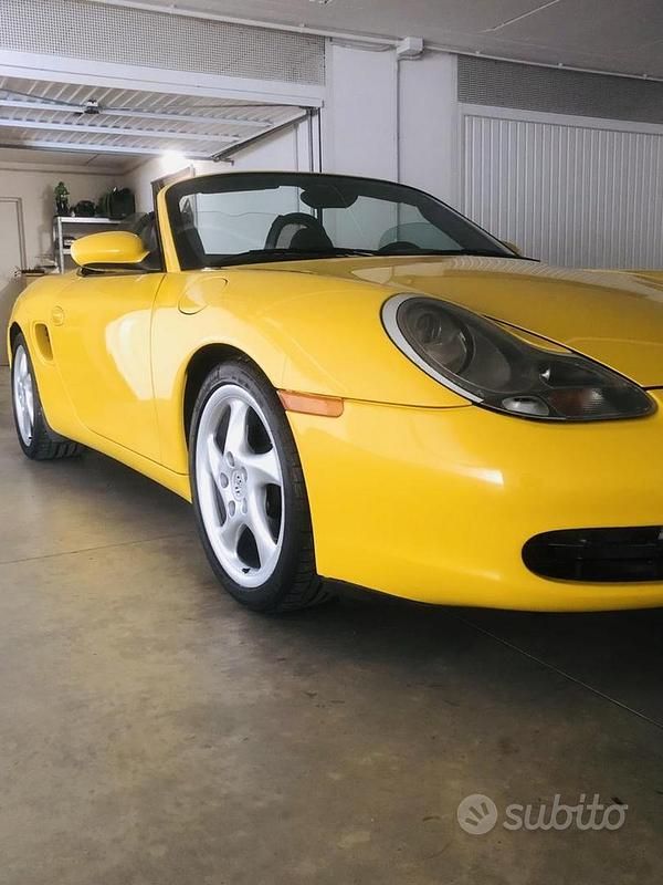 Usata Porsche 986 Boxster 220 CV (161 kW) 2000 Giallo Cabrio