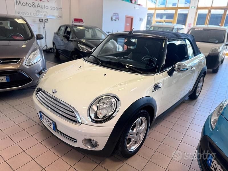 Usata Mini Cooper Cabriolet 122 CV (89 kW) 2010 Beige Cabrio
