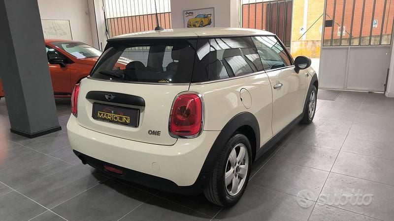 Usata Mini ONE 102 CV (75 kW) 2016 Bianco Utilitaria