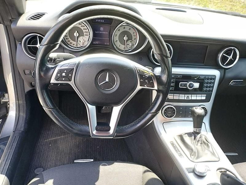Usado Mercedes SLK200 Premium 184 CV (135 kW) 2015 Plateado Descapotable