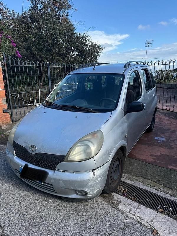 Usata Toyota Yaris 2003 Grigio Station wagon