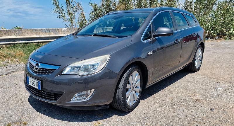 Usata Opel Astra Cosmo 125 CV (91 kW) 2012 Grigio Station wagon
