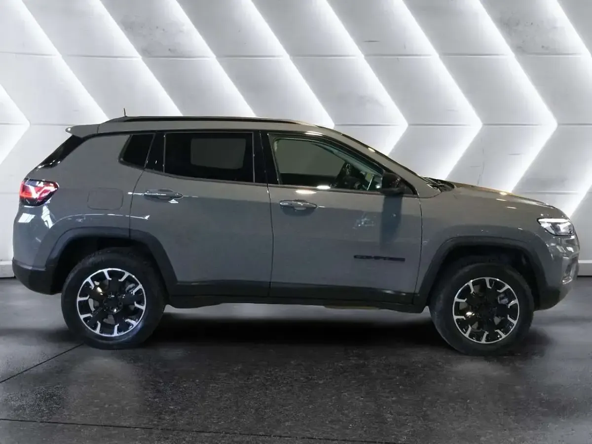 Usata Jeep Compass 241 CV (177 kW) 2023 Grigio SUV