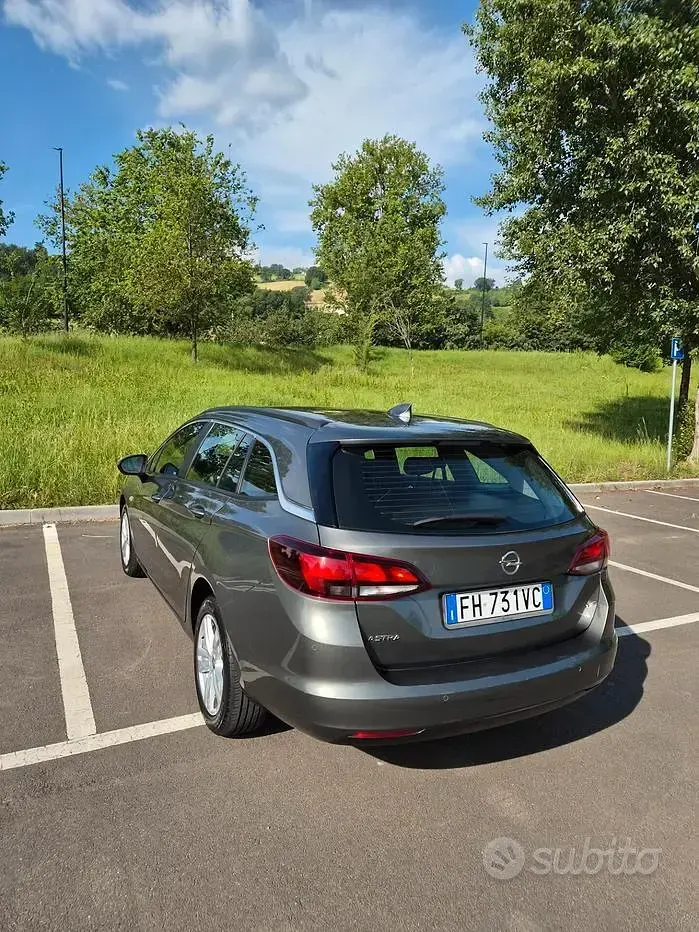 Usata Opel Astra Business 110 CV (80 kW) 2017 Grigio Station wagon