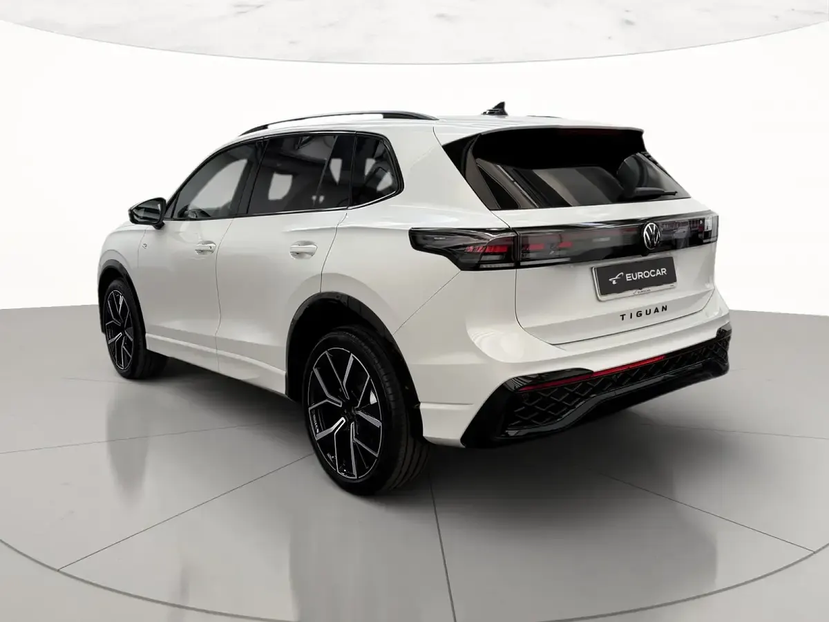 Nuova VW Tiguan R-line Plus 150 CV (110 kW) 2026 Oryx white perlato SUV