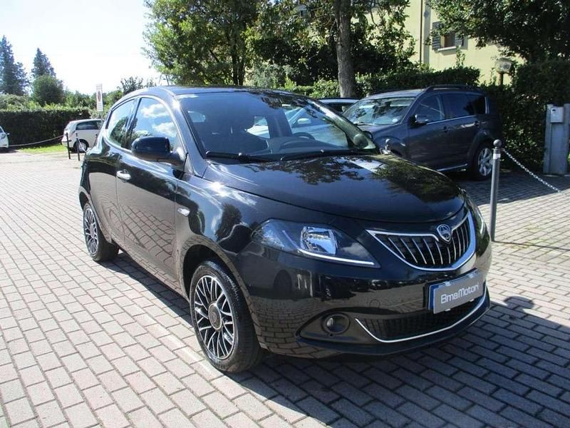 Usata Lancia Ypsilon 69 CV (50 kW) 2024 Nero Utilitaria