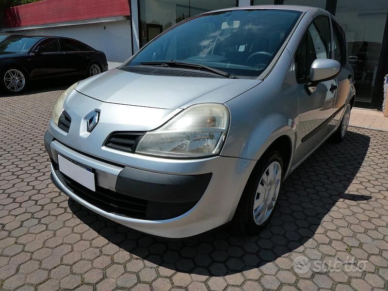 Usata Renault Modus Dynamique 75 CV (55 kW) 2009 Grigio Monovolume