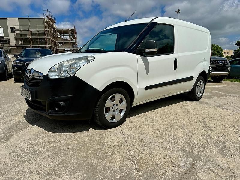 Usata Opel Combo 95 CV (69 kW) 2016 Bianco Furgone
