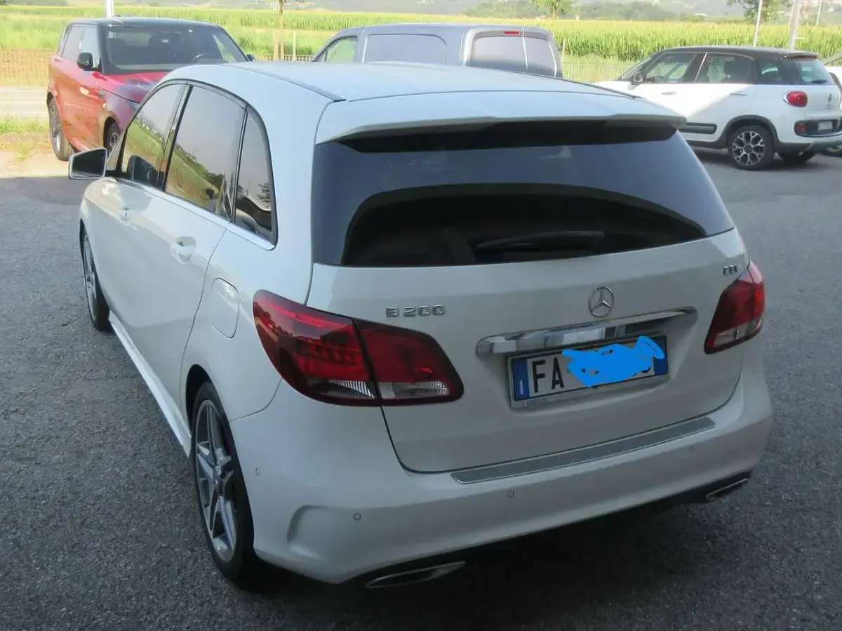 Usata Mercedes B200 Premium 136 CV (100 kW) 2015 Bianco Utilitaria