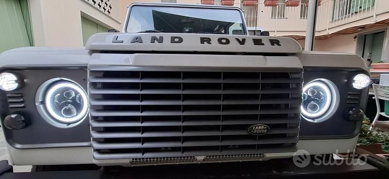 Usata Land Rover Defender SE 122 CV (89 kW) 2012 Bianco Station wagon