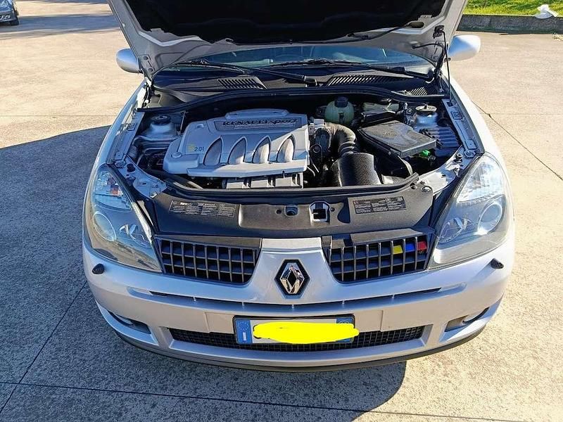 Usata Renault Clio II 179 CV (131 kW) 2005 Argento Berlina