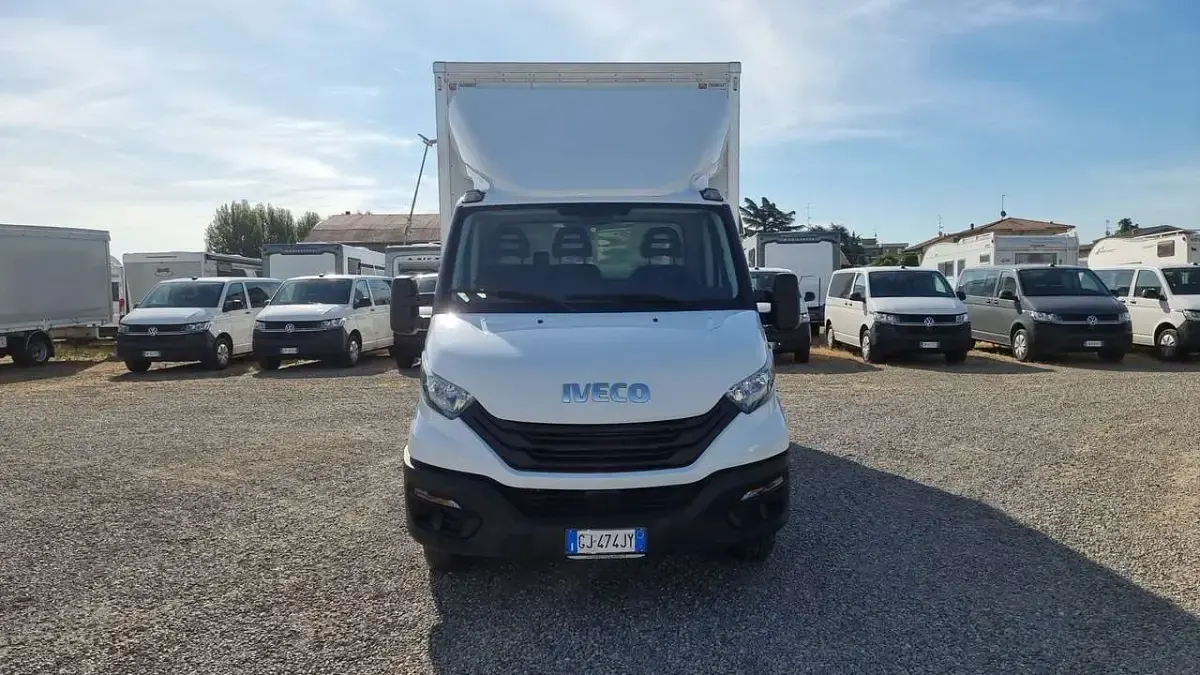 Usata Iveco Daily 136 CV (100 kW) 2022 Bianco Furgone