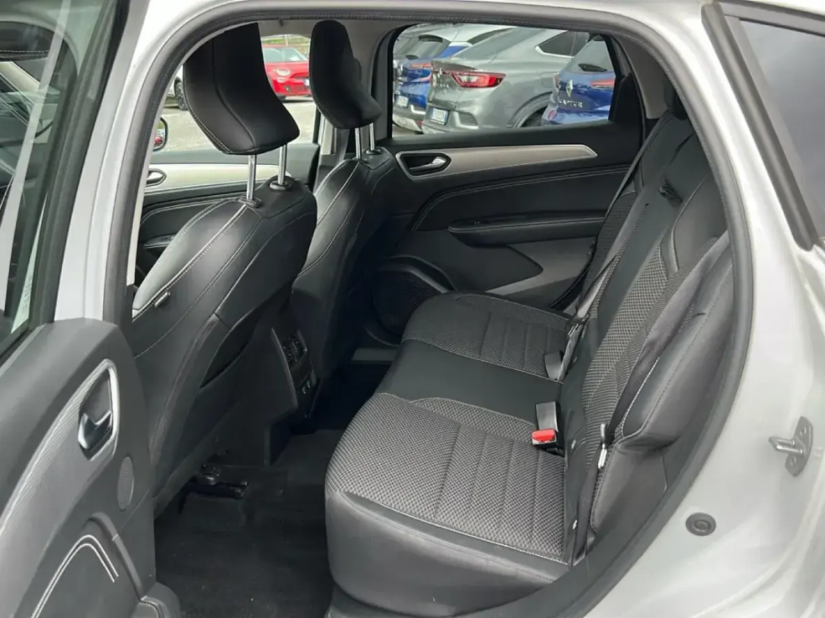 Usata Renault Clio Techno 145 CV (106 kW) 2023 Bianco Utilitaria