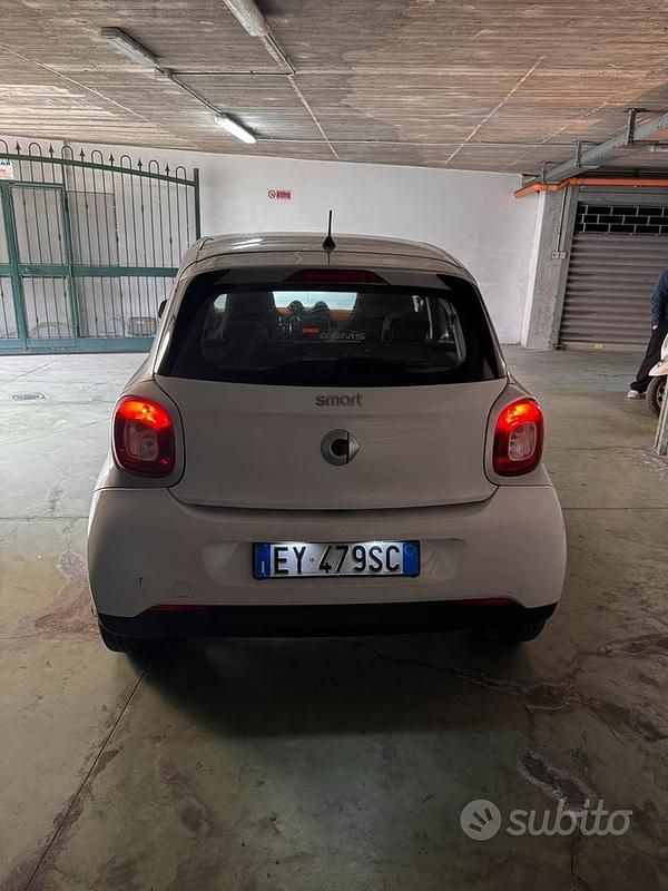 Usata Smart ForFour 97 CV (71 kW) 2015 Bianco Utilitaria