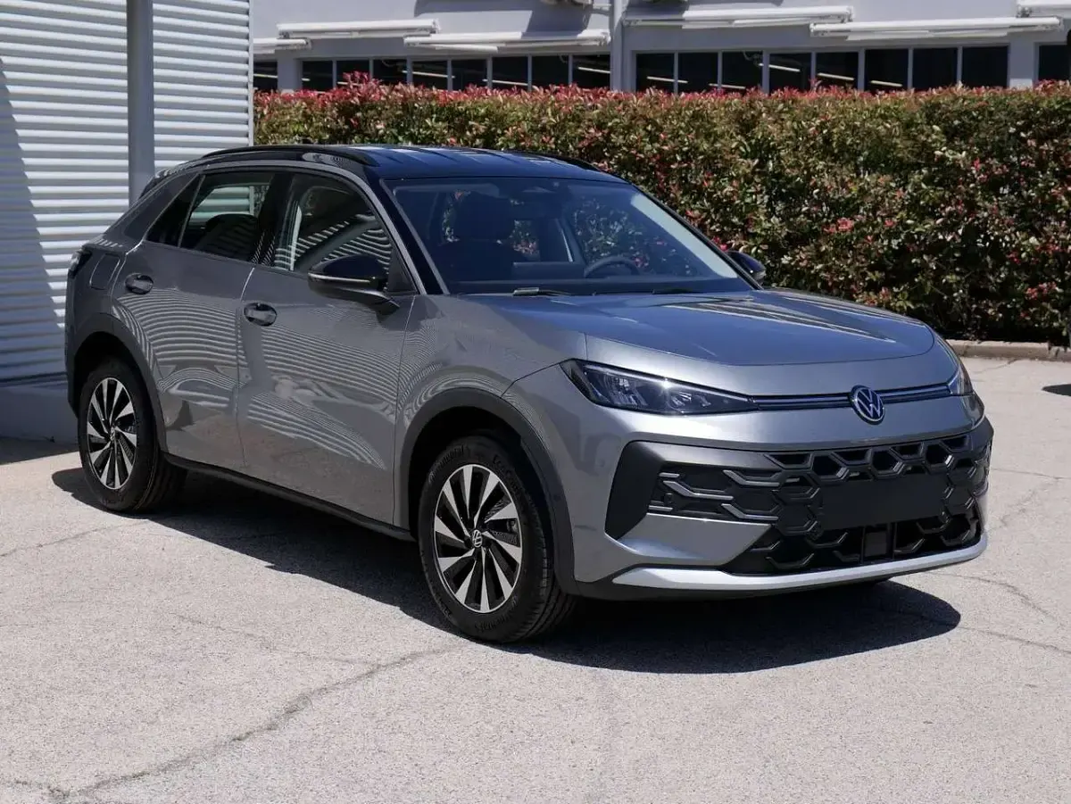 Nuova VW T-Roc Life 116 CV (85 kW) 2026 Grigio SUV