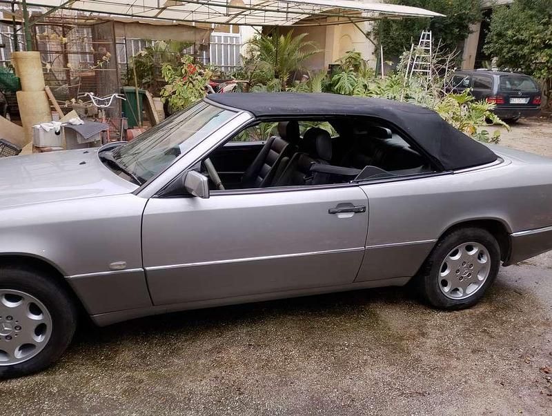 Usata Mercedes E200 136 CV (100 kW) 1993 Cabrio