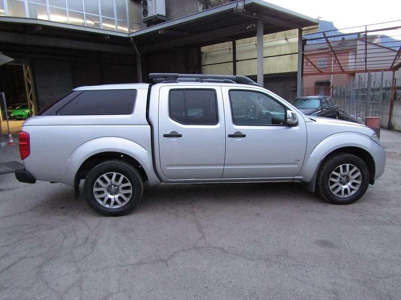 Usata Nissan Navara 231 CV (169 kW) 2012 Argento metallizzato Pick-up