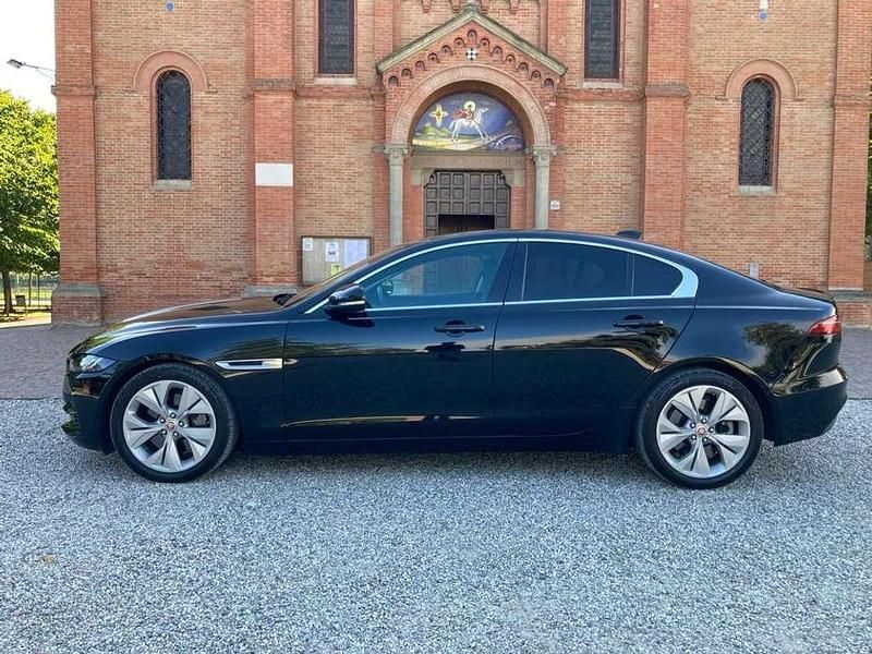 Usata Jaguar XE R-Dynamic 179 CV (131 kW) 2019 Nero Berlina