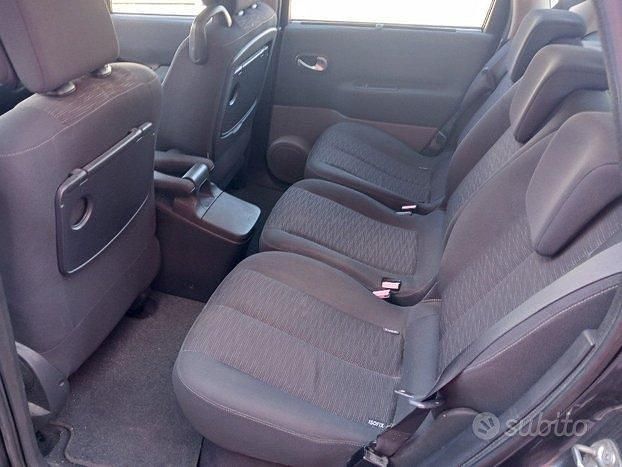 Usata Renault Scénic II 119 CV (87 kW) 2007 Grigio Monovolume