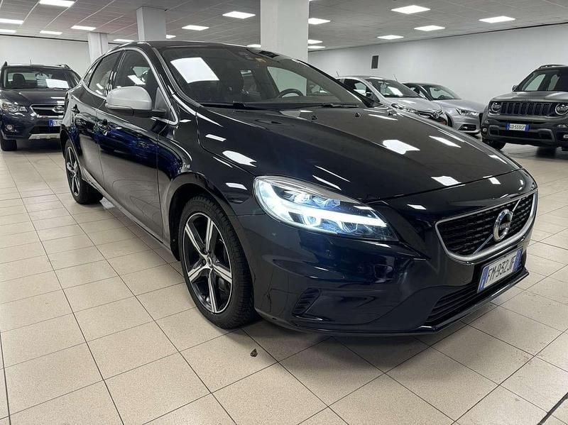 Nero Usata 2018 Volvo V40 R-Design Tre volumi | 9900 € (Buon prezzo) - Immagine 1/4