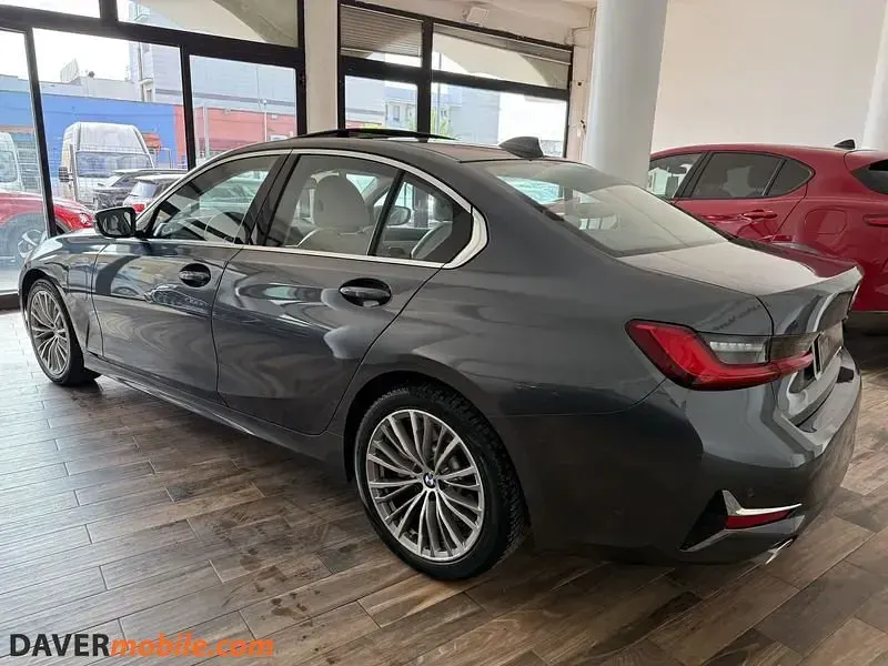 Usata BMW 330e Luxury Line 292 CV (214 kW) 2019 Grigio scuro Berlina