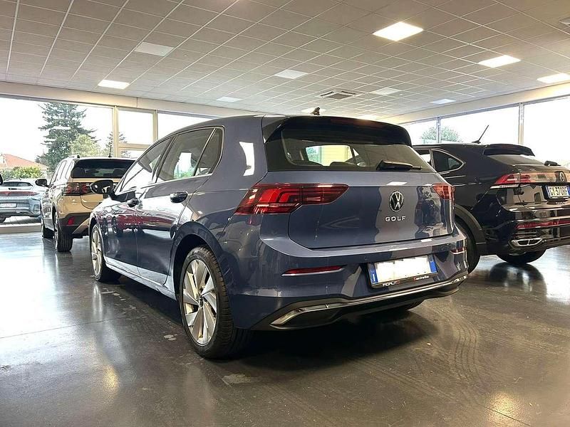Usata VW Golf VIII Style 150 CV (110 kW) 2025 Anemone blue Berlina