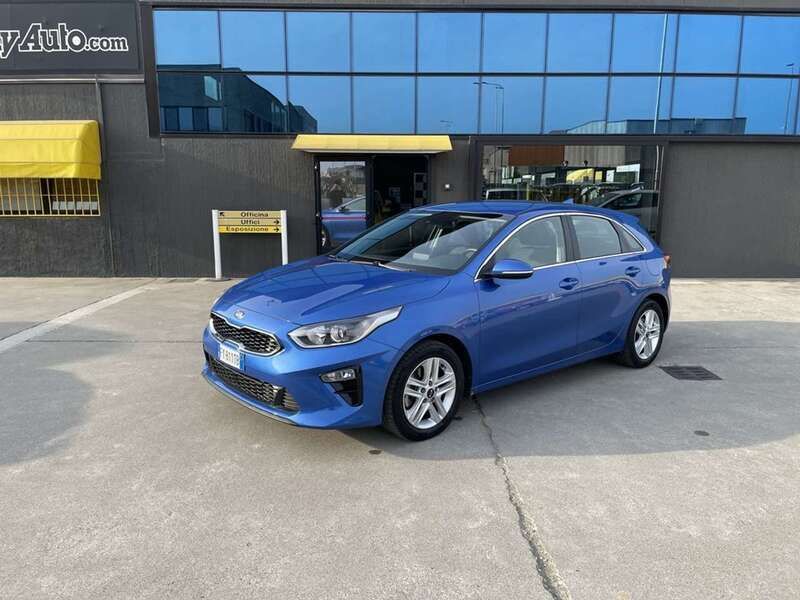 Blu/azzurro Usata 2019 Kia Ceed Tre volumi | 13.900 € (Buon prezzo) - Immagine 1/4