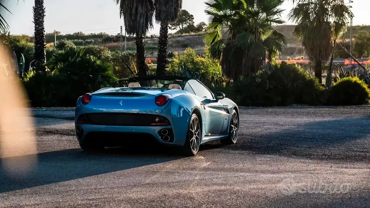 Usata Ferrari California 490 CV (360 kW) 2012 Bluazzurro Cabrio