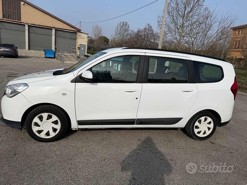 Begagnad Dacia Lodgy 110 HK (80 kW) 2012 Vit Minibuss