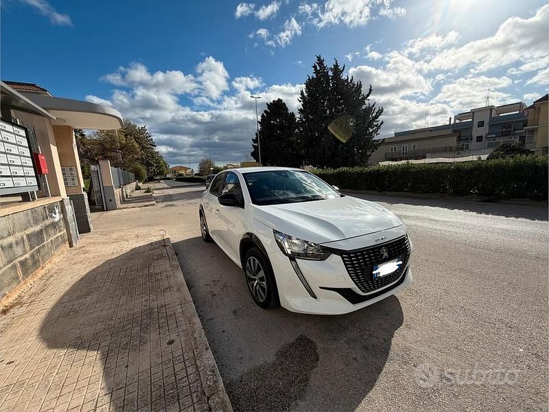 Usata Peugeot e-208 Active 80 kW (110 CV) 2023 Bianco Utilitaria
