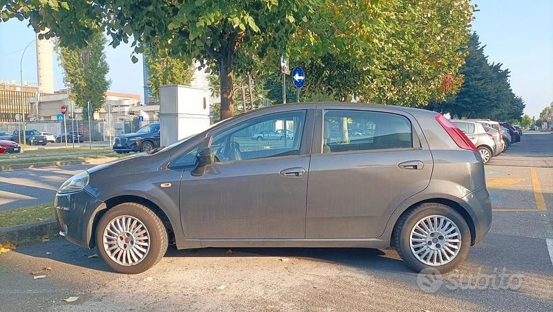 Usata Fiat Grande Punto 65 CV (47 kW) 2007 Grigio Utilitaria