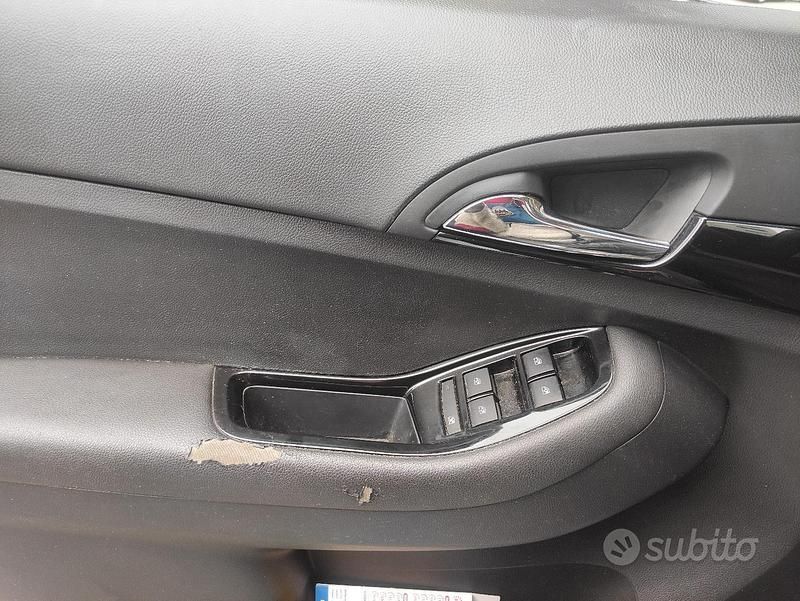 Usata Chevrolet Orlando 130 CV (95 kW) 2012 Bianco Monovolume