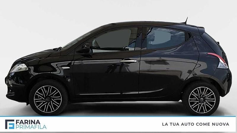 Usata Lancia Ypsilon Gold 69 CV (50 kW) 2024 Nero Utilitaria