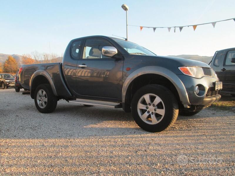 Venduto Mitsubishi L200 4 posti casso. auto usate in vendita