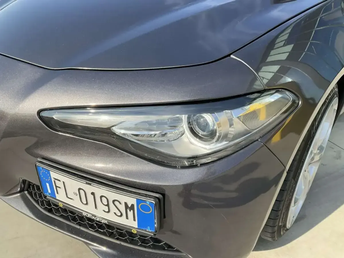 Usata Alfa Romeo Giulia Super 150 CV (110 kW) 2017 Grigio Berlina