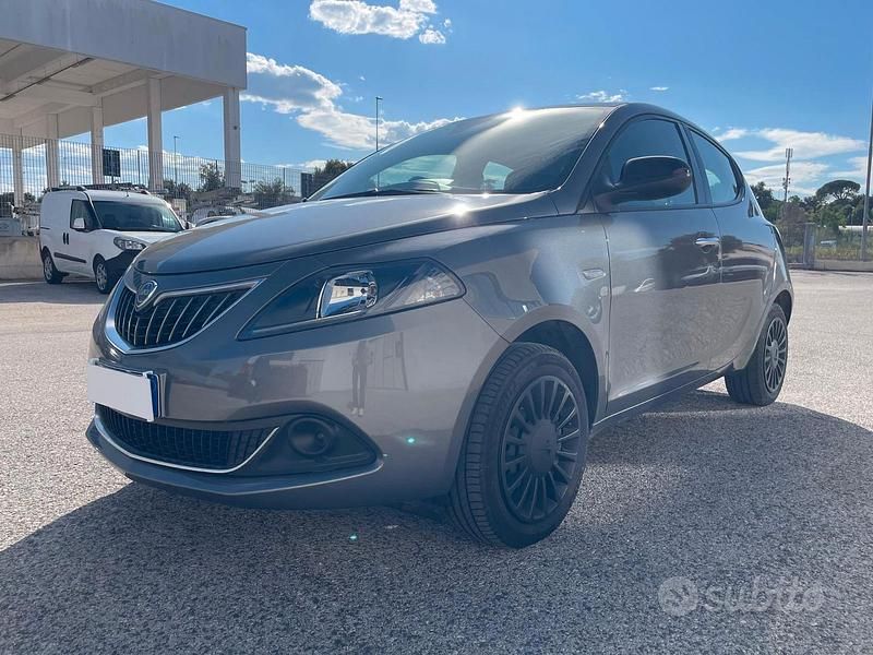 Usata Lancia Ypsilon 69 CV (50 kW) 2022 Grigio Utilitaria