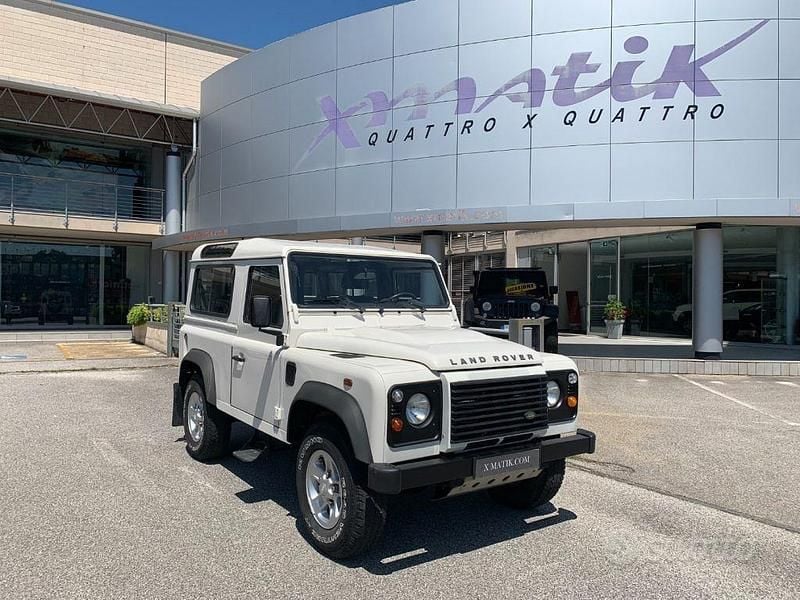 Usado Land Rover Defender 122 CV (89 kW) 2008 Blanco Familiar