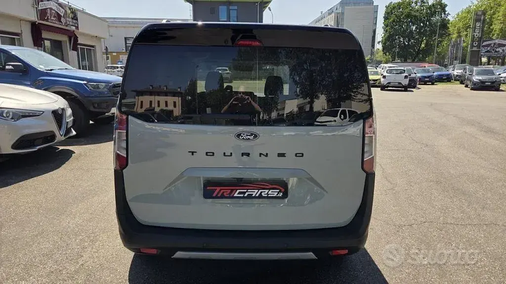 Usata Ford Tourneo Courier Active 125 CV (91 kW) 2024 Grigio Monovolume
