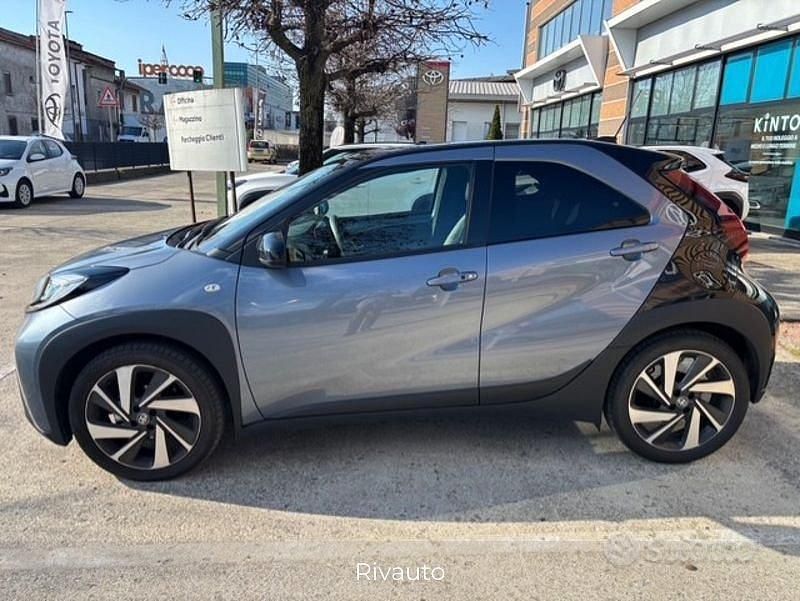 Usata Toyota Aygo X Lounge 72 CV (52 kW) 2024 Blu SUV