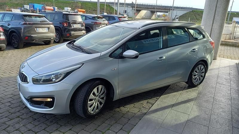 Usata Kia Ceed Sportswagon Active 110 CV (80 kW) 2016 Argento Station wagon