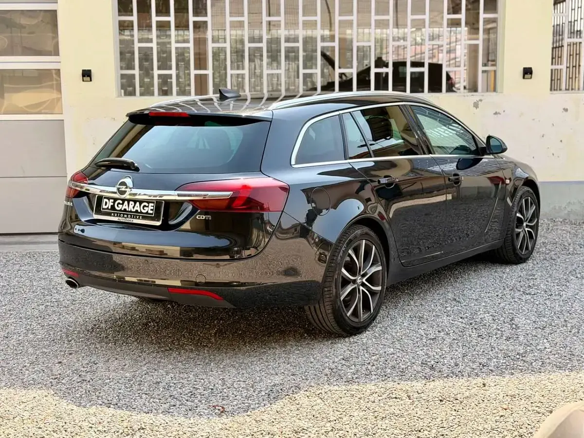 Usata Opel Insignia Cosmo 170 CV (125 kW) 2016 Nero Station wagon