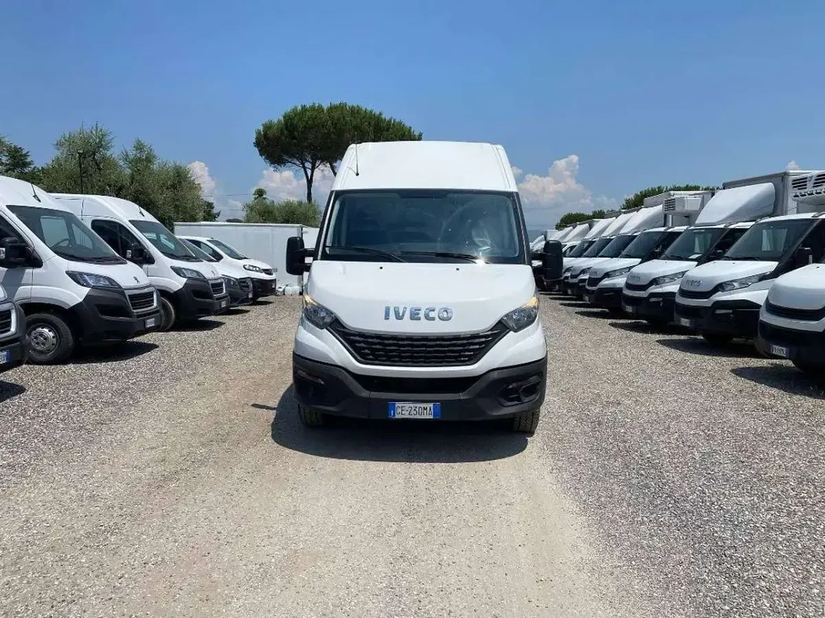 Usata Iveco Daily 116 CV (85 kW) 2021 Bianco Monovolume