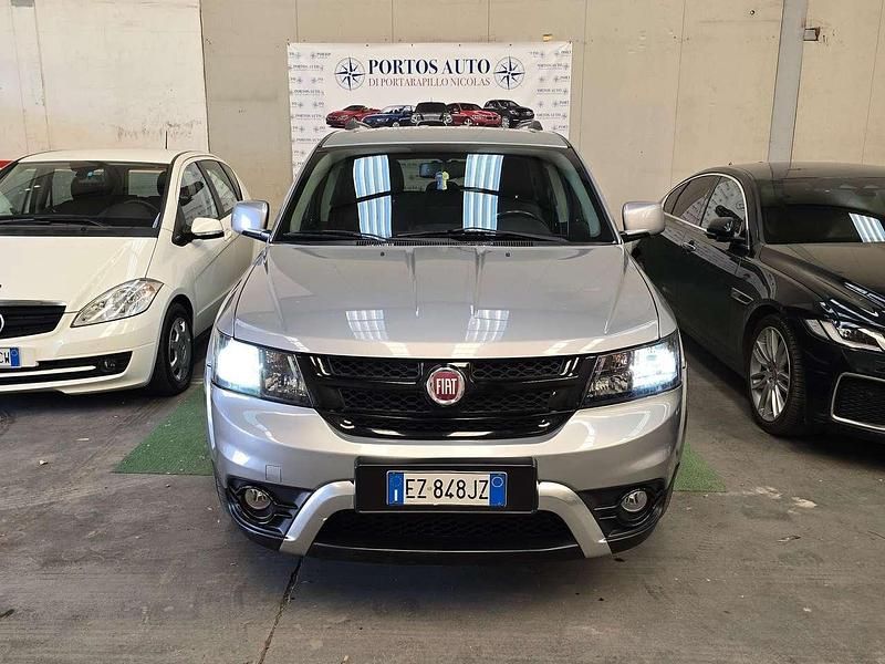 Grigio Usata 2015 Fiat Freemont Cross SUV | 11.500 € (Molto cara) - Immagine 1/4