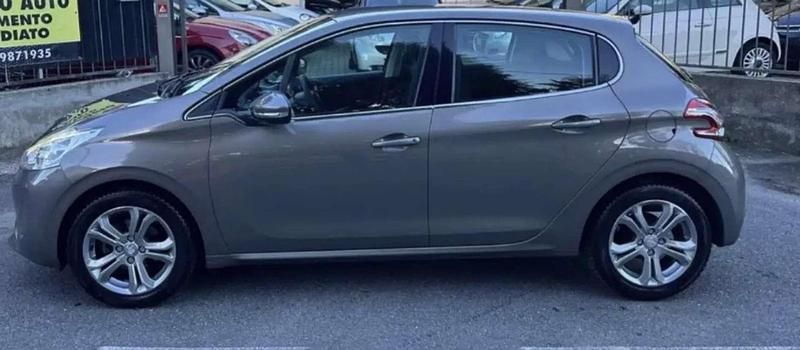 Usata Peugeot 208 Allure 68 CV (50 kW) 2012 Utilitaria