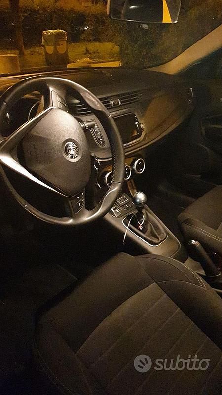 Usata Alfa Romeo Giulietta Business 120 CV (88 kW) 2016 Blu Berlina